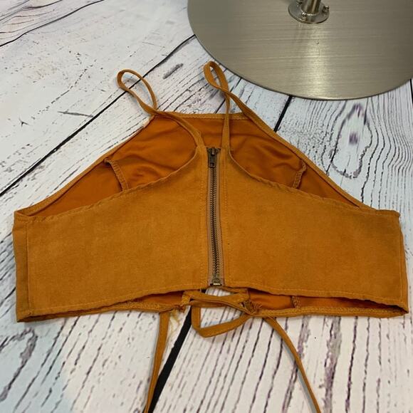 Crop top yellow ties in back lace up accent - Picture 4 of 7